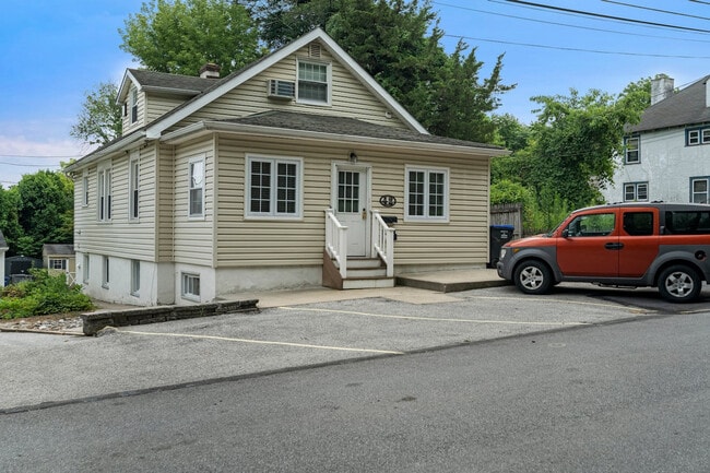 Building Photo - 42 Old Lancaster Rd