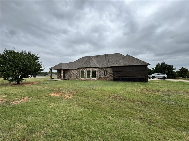 Building Photo - 8147 Shadow Lake Dr