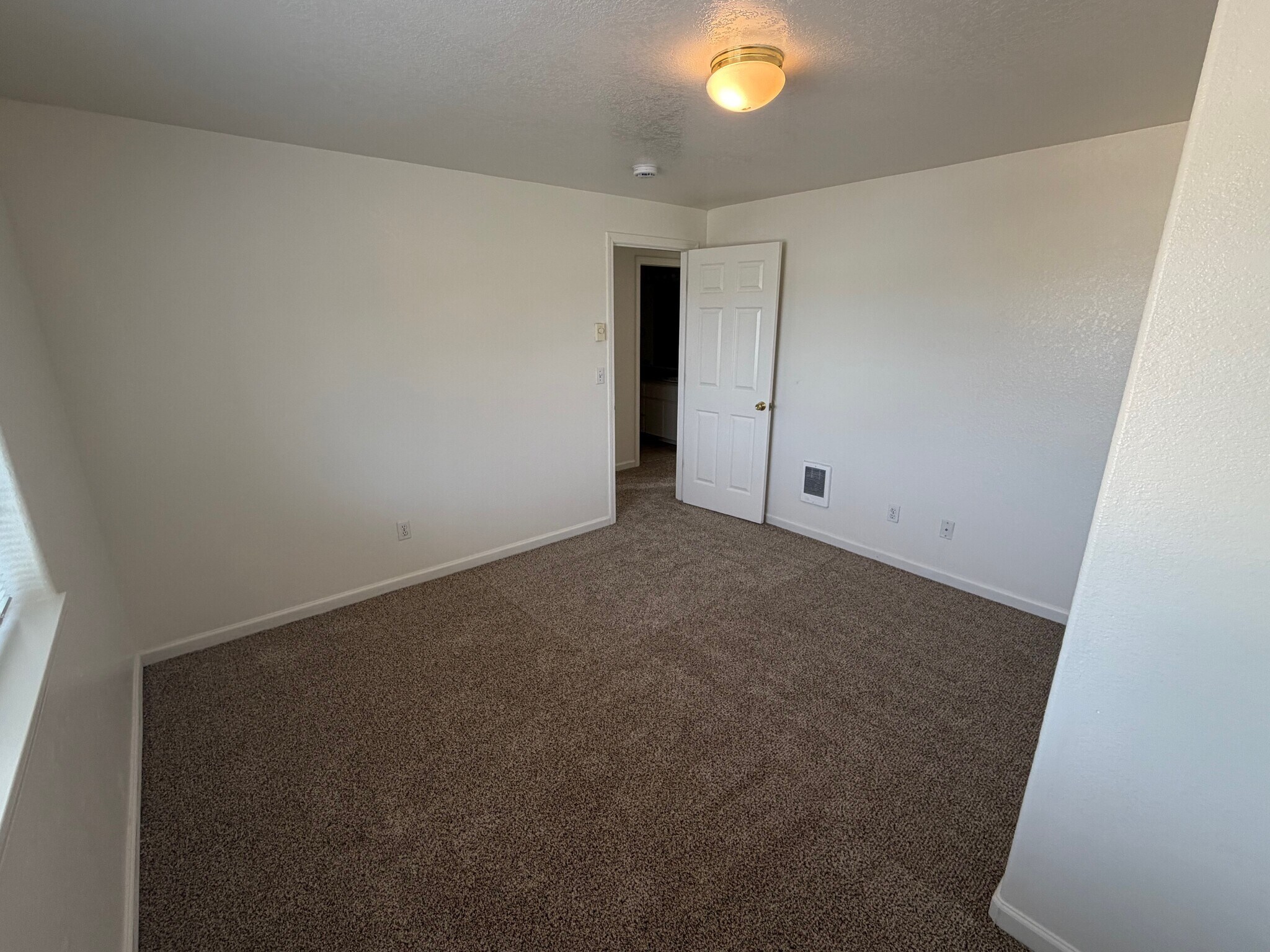 Building Photo - 4338 Ward Pl NE