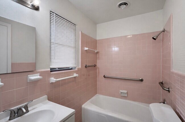 Building Photo - 205 E Crestmont Dr