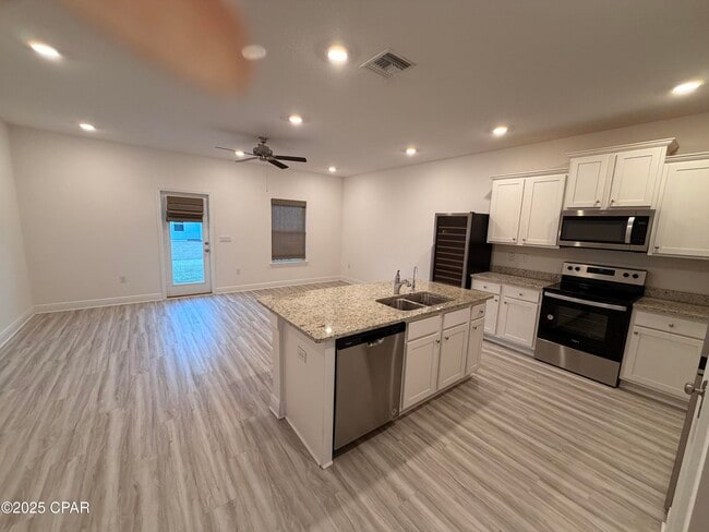 Building Photo - 544 Melrose Wy