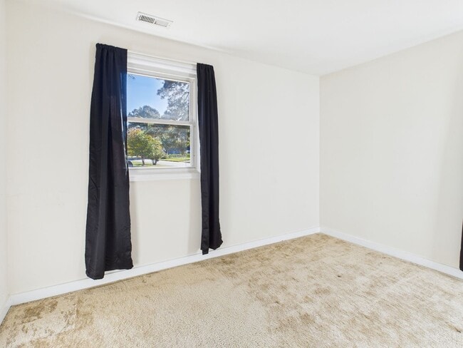 Building Photo - 2102 Brockway Ln