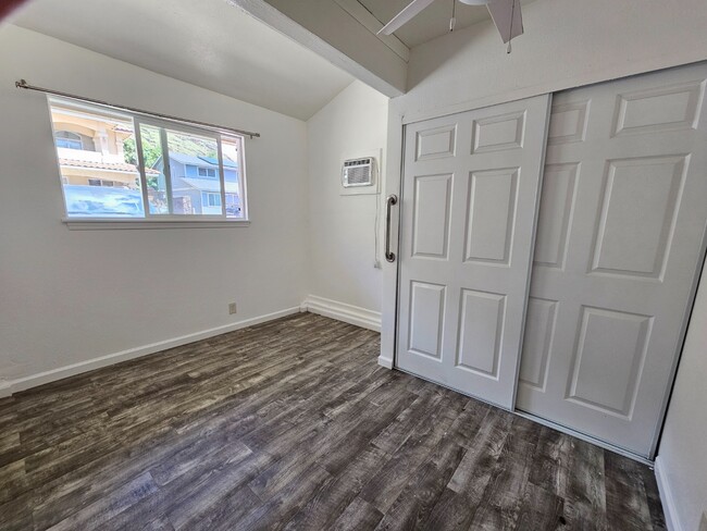 Building Photo - Spacious 8-Bedroom Family Home with Permit...