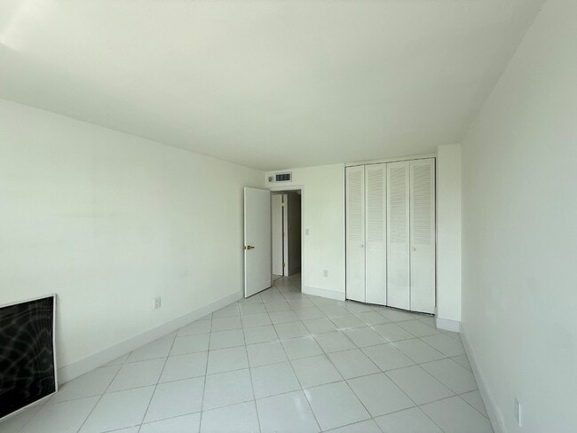 Building Photo - 2801 NE 183rd St