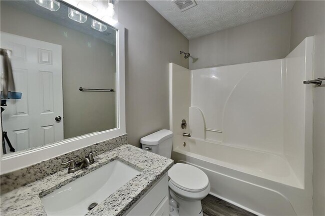 Building Photo - 658 Castlebrooke Way SE