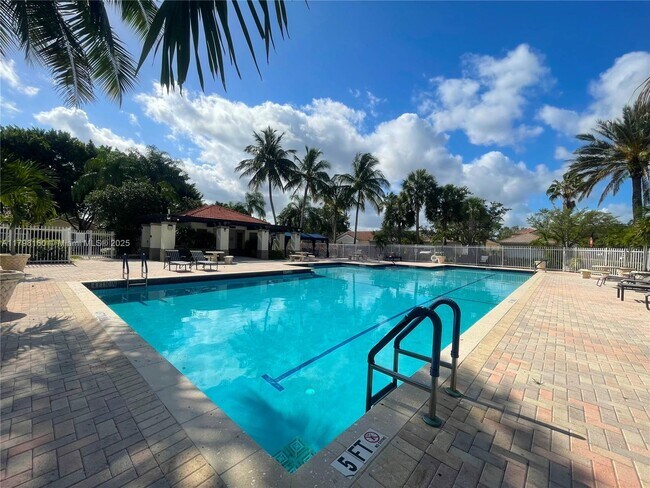 Building Photo - 855 San Remo Dr