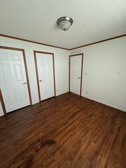 Building Photo - 220 Treasure Ln