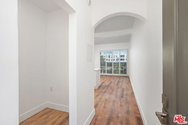 Building Photo - 1440 Veteran Ave