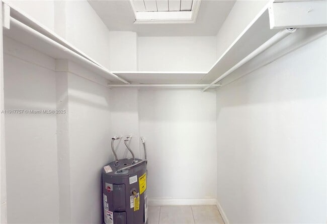 Building Photo - 1021 SW 3rd St