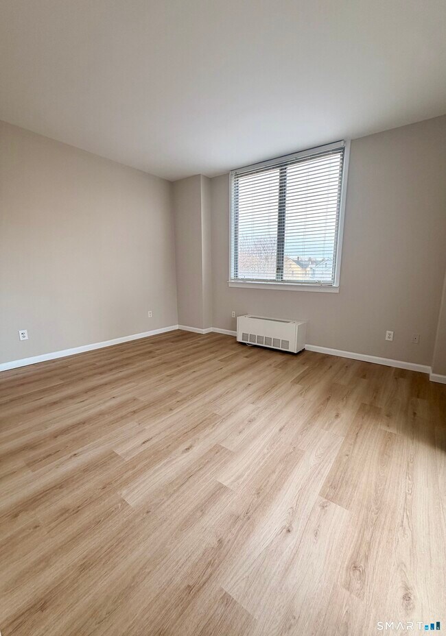 Building Photo - 49 Day St