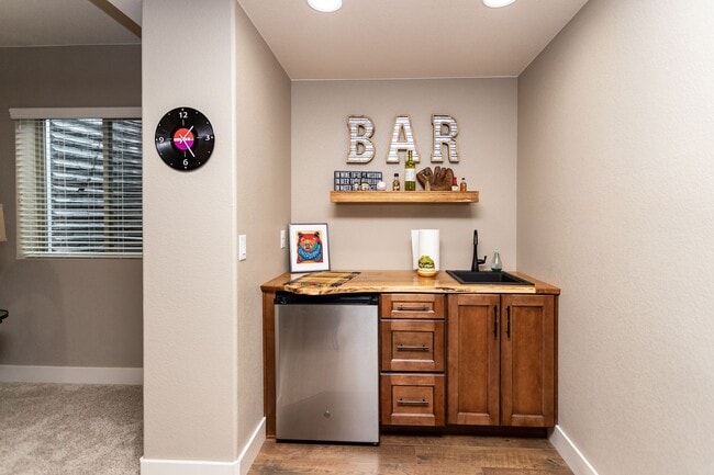 Building Photo - Stunning Flying Horse Patio Home with Stunning Views!!