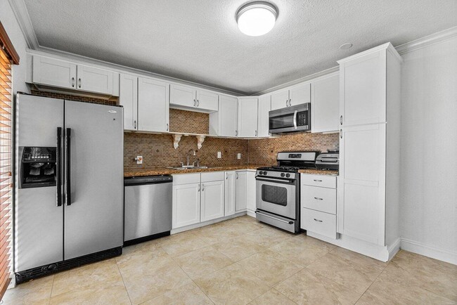 Building Photo - 2453 Waterside Dr