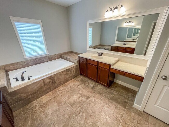 Building Photo - 4450 Wooded Oaks NW