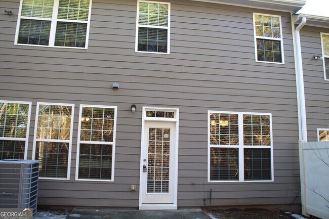 Building Photo - 3328 Castleberry Village Cir