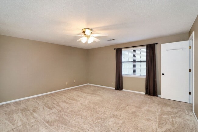 Building Photo - 340 Twykingham Pl