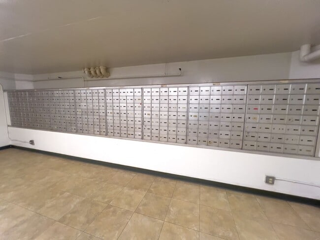 Building Photo - 1BR / 1Bath / 1Pkg - Rental at Century Park Plaza!