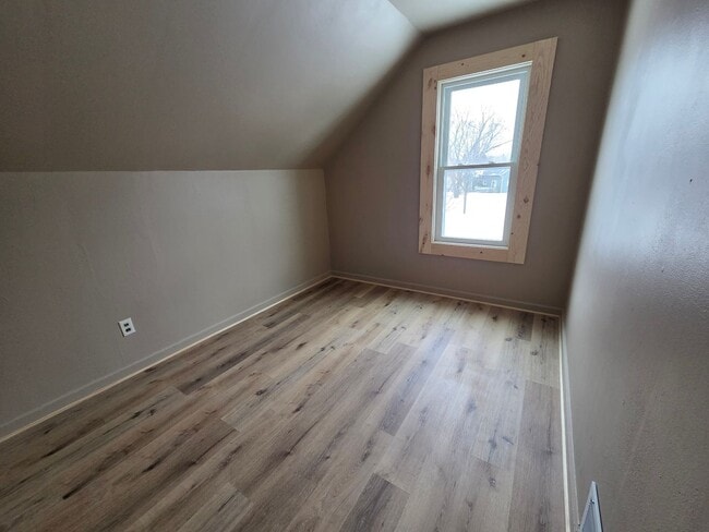Building Photo - Freshly Updated 4 Bedroom 1 Bath Single Family Home in Marinette