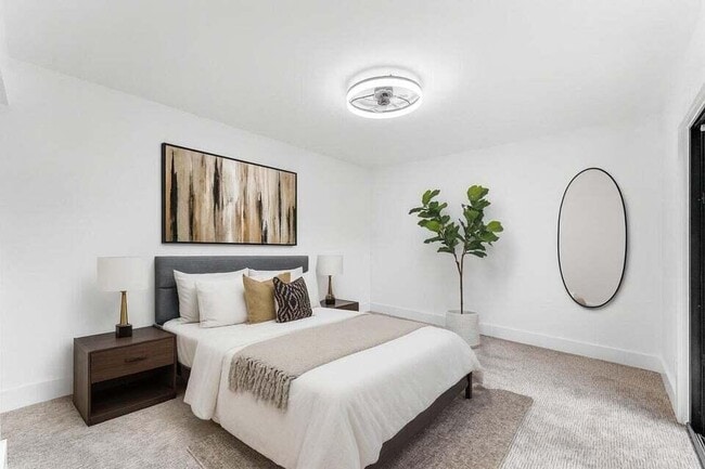 Building Photo - 3007 San Clara Dr