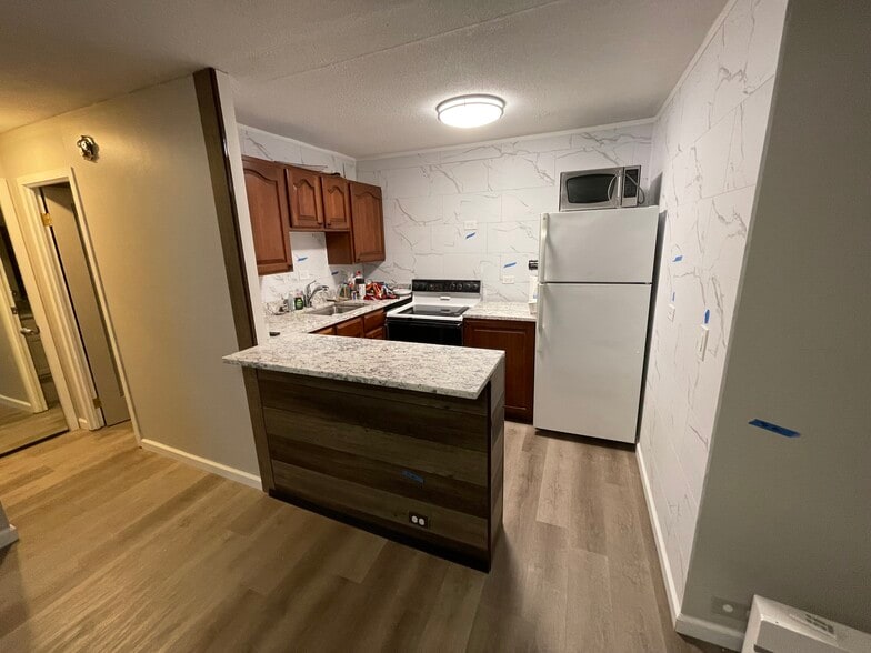 Building Photo - 2740 N Pine Grove Ave