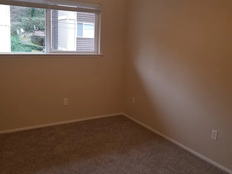 Building Photo - 1614 Kent Des Moines Rd