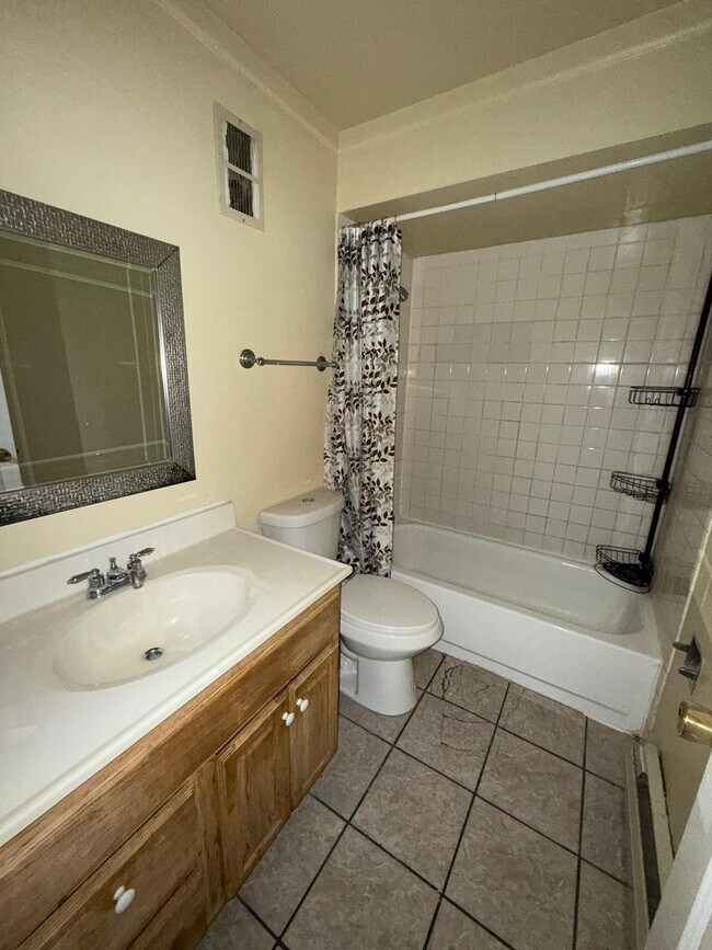Building Photo - 8108 Waterbury Ct
