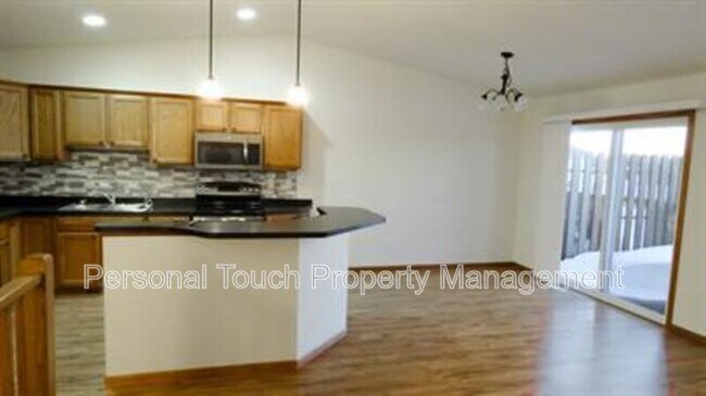 Building Photo - 2420 5th St W