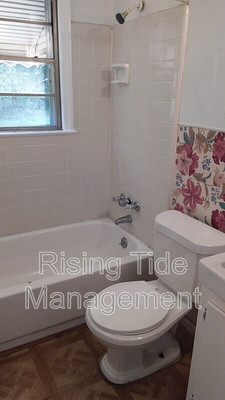 Building Photo - 1636 8th Ct W