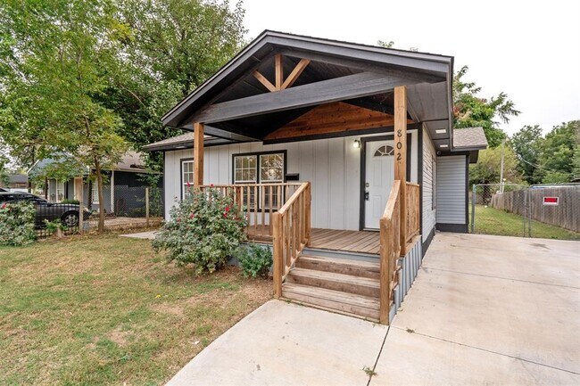 Building Photo - 802 SE 50th St