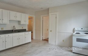 Building Photo - 381 Crescent St