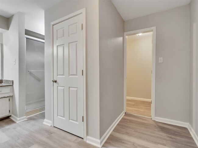 Building Photo - 612 Orangewood Dr
