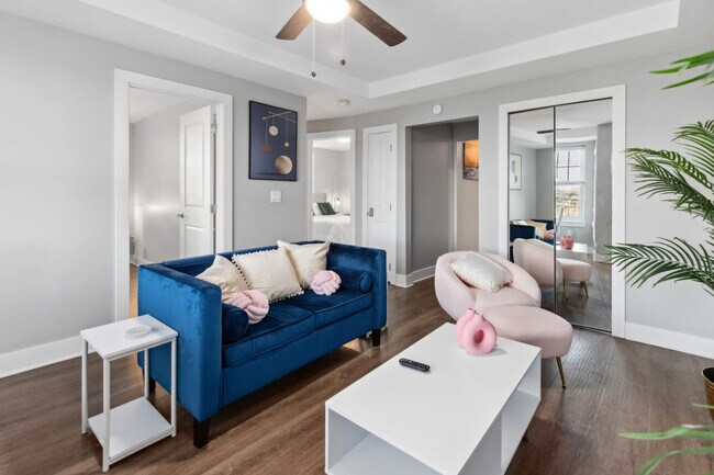 Building Photo - 457 E Kirby St