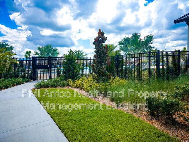 Building Photo - 1121 Deepwater Cir