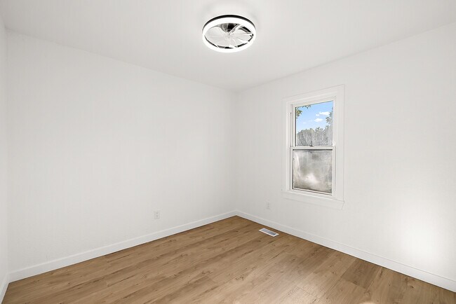 Building Photo - 11259 Chapp Ave