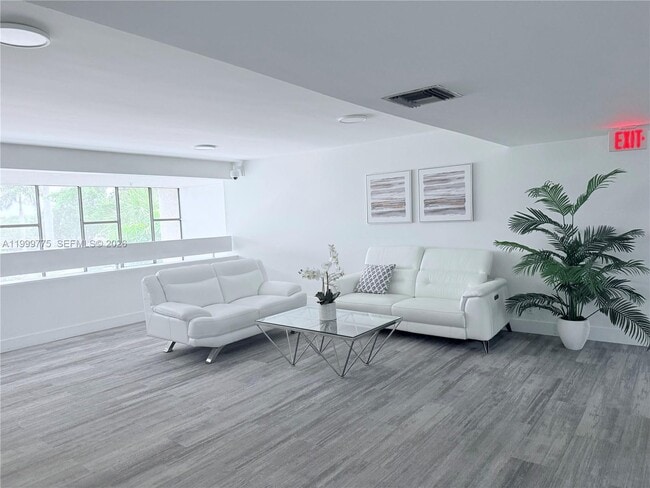 Building Photo - 16500 Golf Club Rd