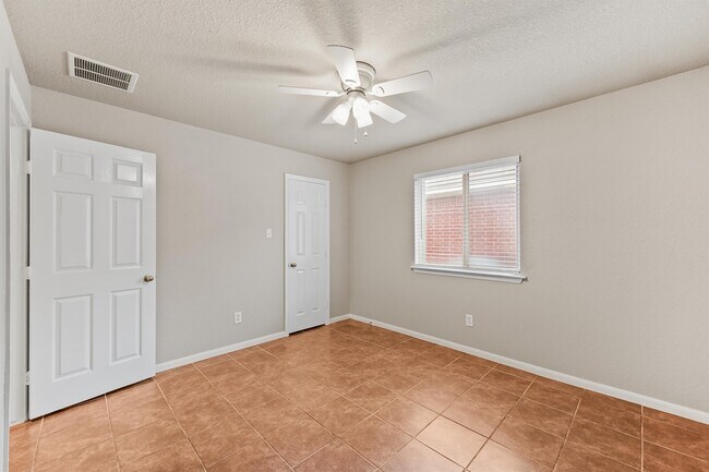 Building Photo - 21615 Mt Elbrus Way