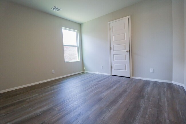 Building Photo - Recently Built Home with Pond View! 4 Bed 2 Bath Broken Arrow