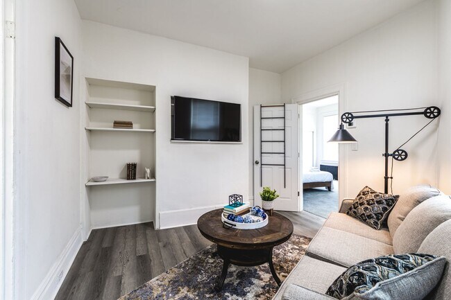 Building Photo - 4913 Yew St