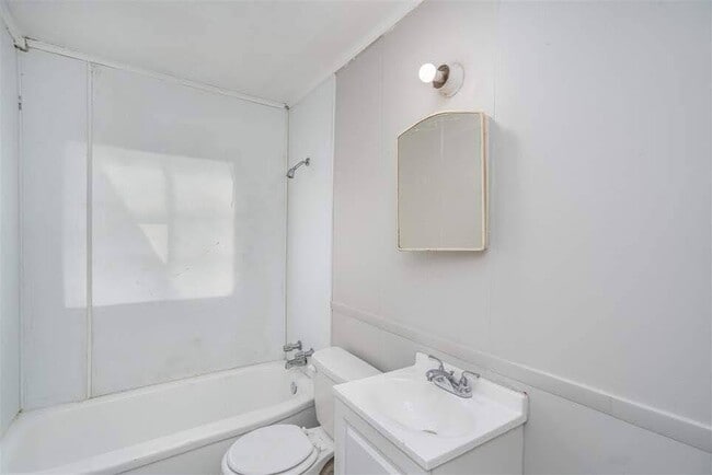 Building Photo - 813 Josephine St