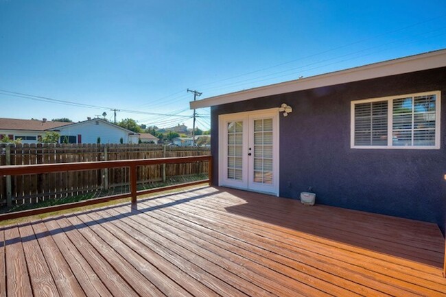 Building Photo - Beautifully remodeled 3-bedroom 2 bath hom...