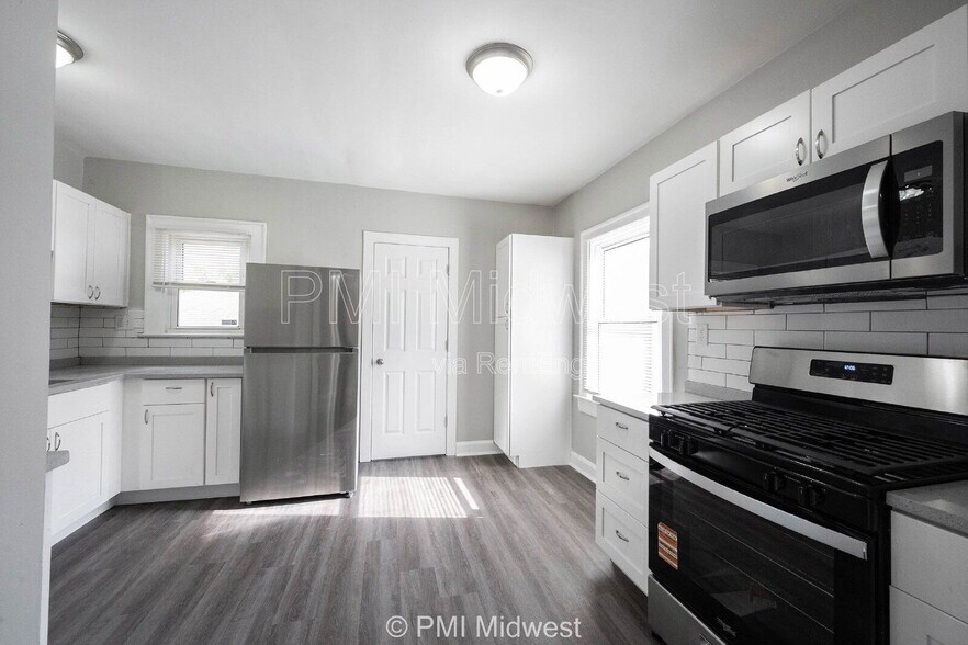 Building Photo - 3945 Central Ave