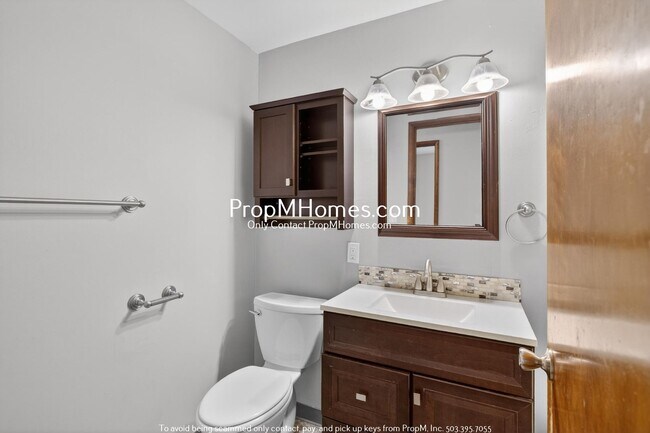 Building Photo - Updated Three Bedroom Home in Oregon City!