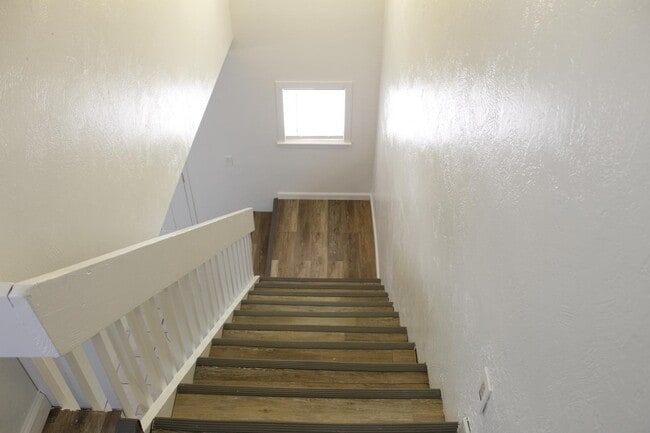 Building Photo - 3505 Lafayette Dr NE