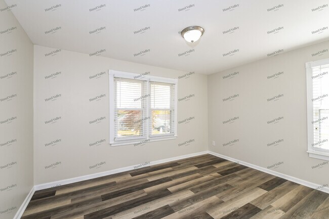 Building Photo - 1905 Mitchell Terrace