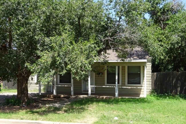 Primary Photo - Beautiful House Located In The Heart Of Lu...
