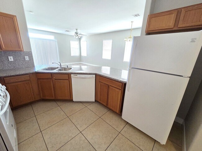 Building Photo - 7904 Canyon Grove Ct