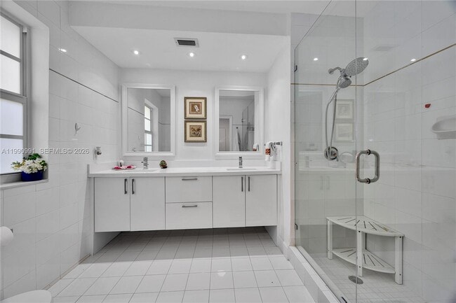 Building Photo - 6200 Granada Blvd