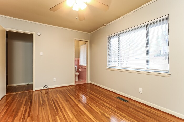 Building Photo - 612 Hall Dr