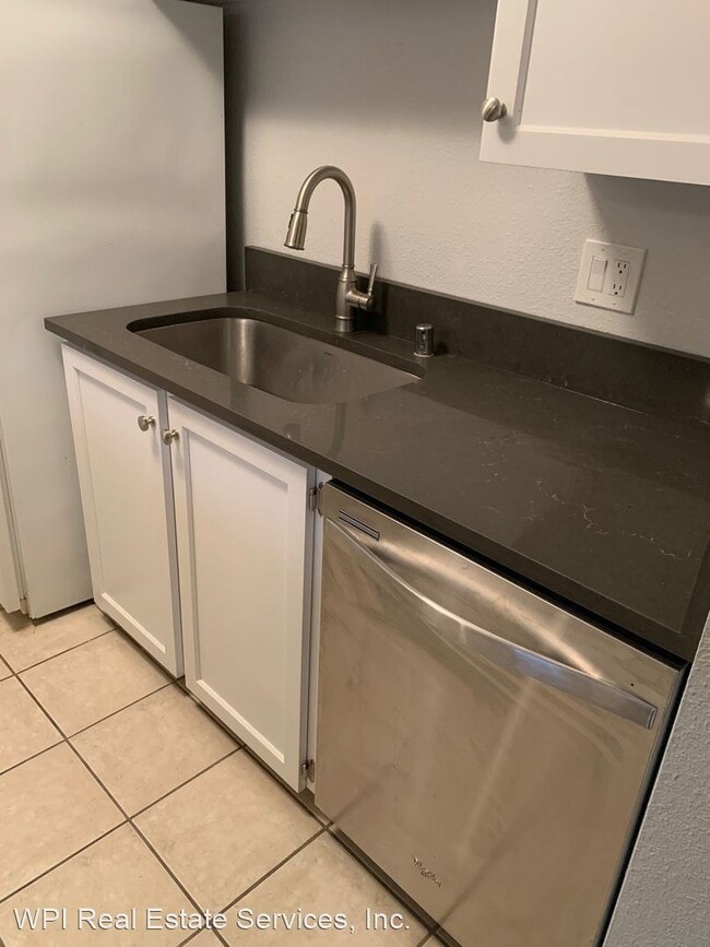 Building Photo - 1 br, 1 bath House - 12515 NE 132nd CT, #A203