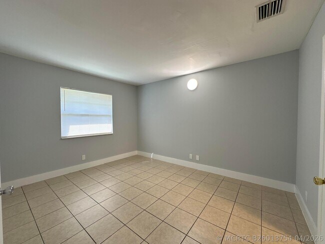 Building Photo - 4819 Arjaro Dr