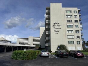 Building Photo - 801 Lake Shore Dr